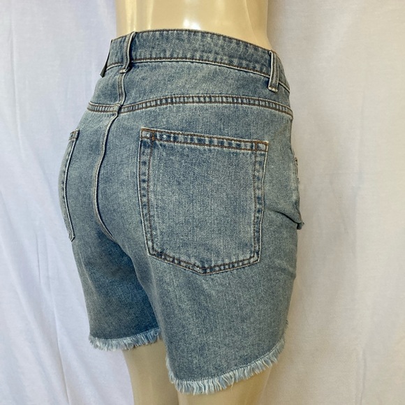 SALE!!! Wild Fable Women Size 14 Mid Blue Wash Shorts DISTRESSED and RIPPED NWT - Picture 3 of 6